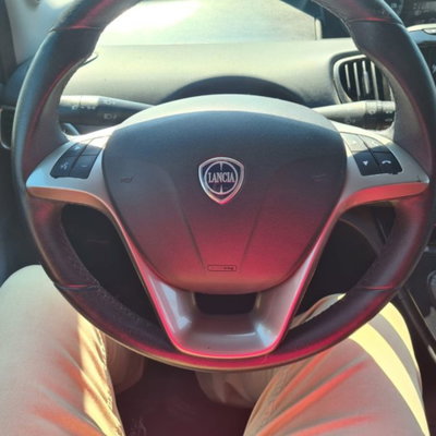Lancia Ypsilon 1.0 FireFly 5 porte S&S Hybrid Ecochic Gold (17)