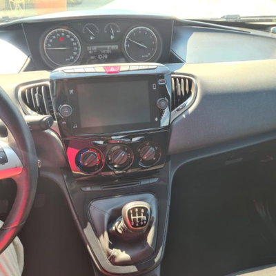 Lancia Ypsilon 1.0 FireFly 5 porte S&S Hybrid Ecochic Gold (18)