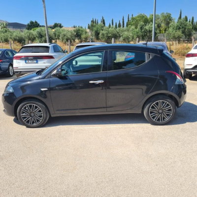 Lancia Ypsilon 1.0 FireFly 5 porte S&S Hybrid Ecochic Gold (2)