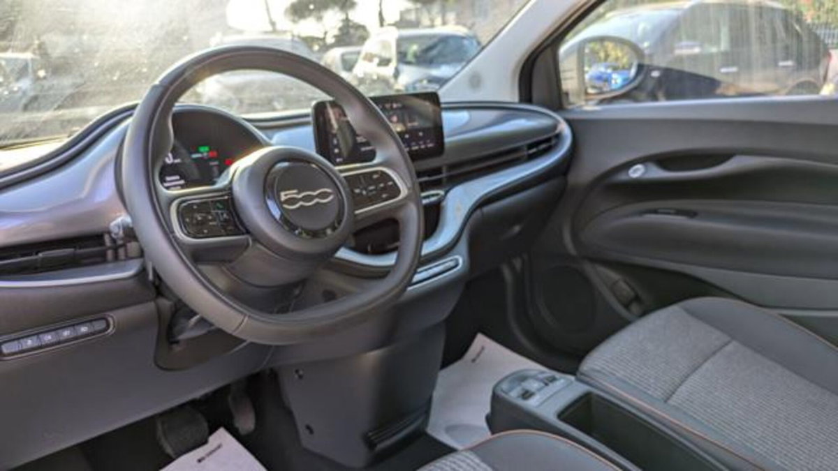 Fiat 500e Icon Berlina 23,65 kWh (9)