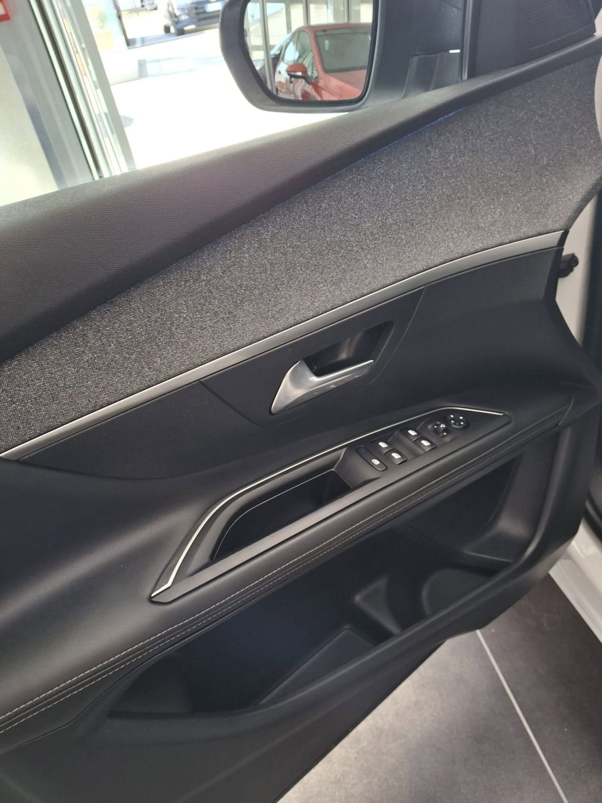 Peugeot 3008 PureTech Turbo 130 S&S EAT8 Allure (17)