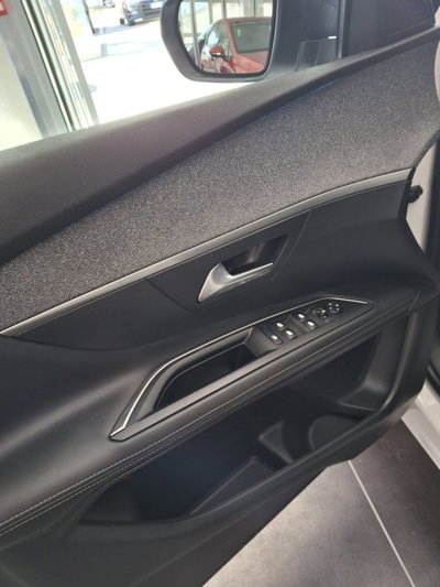 Peugeot 3008 PureTech Turbo 130 S&S EAT8 Allure (17)