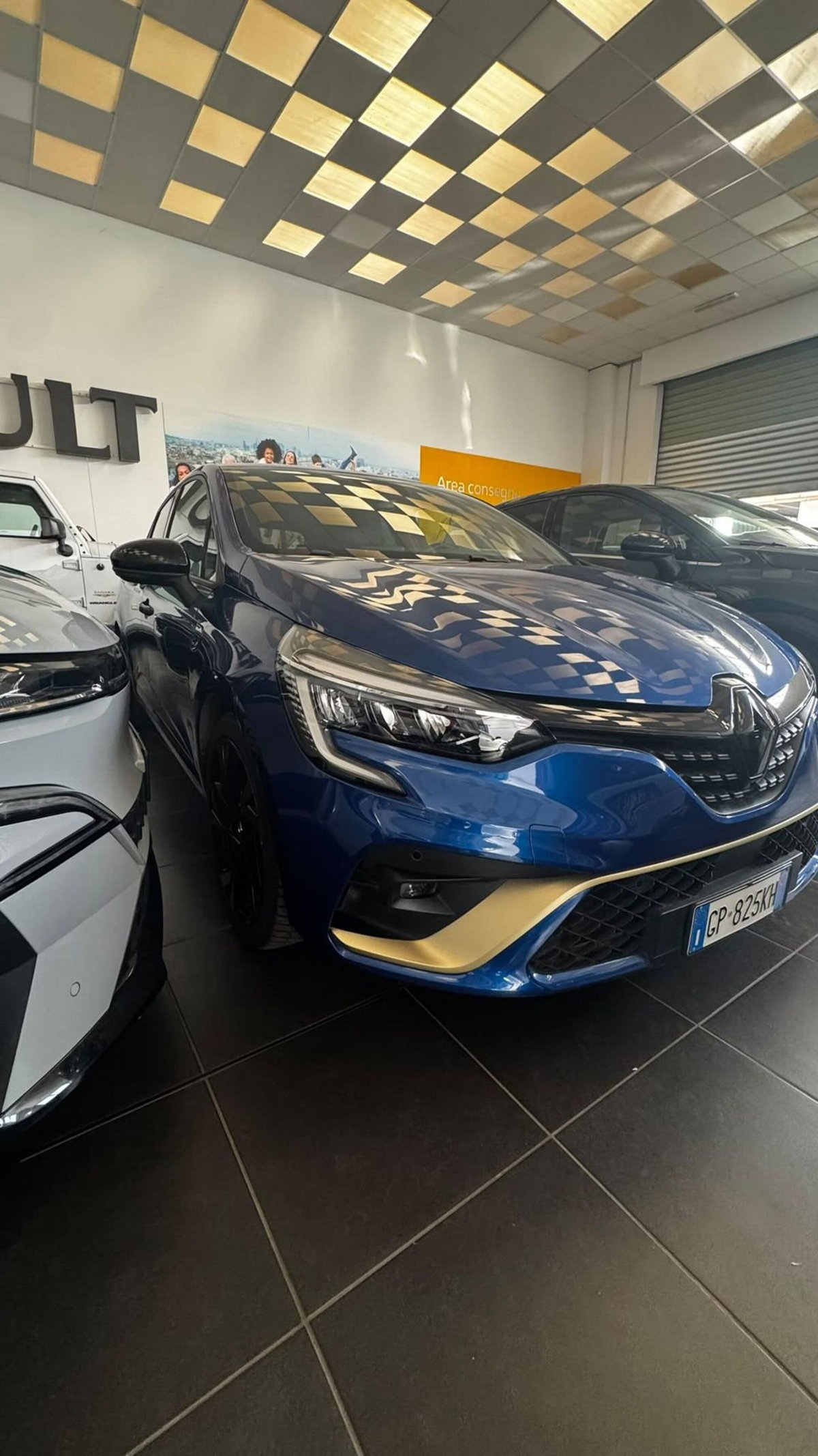 Renault Clio Full Hybrid E-Tech 145 CV 5 porte R.S. Line (2)