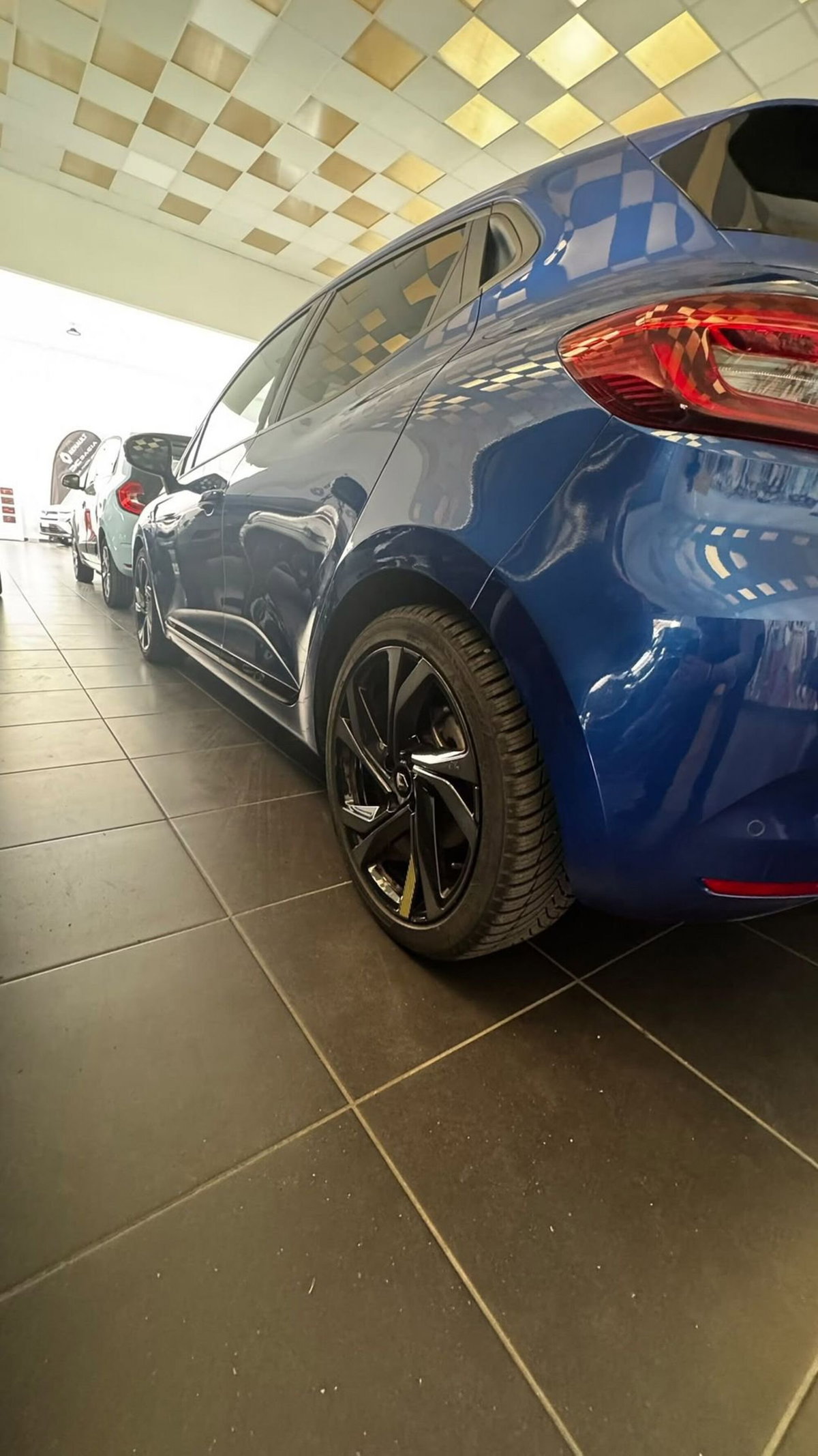 Renault Clio Full Hybrid E-Tech 145 CV 5 porte R.S. Line (3)