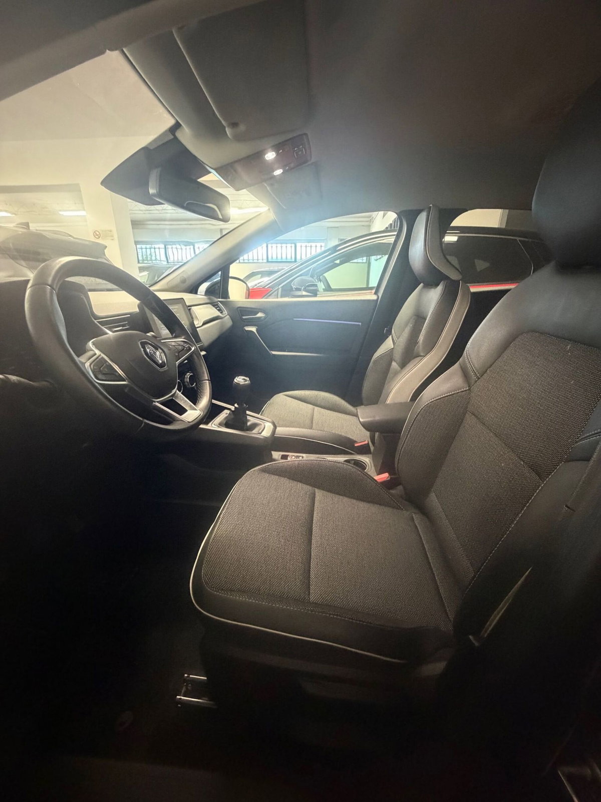Renault Captur 1.0 tce Techno 90cv (6)