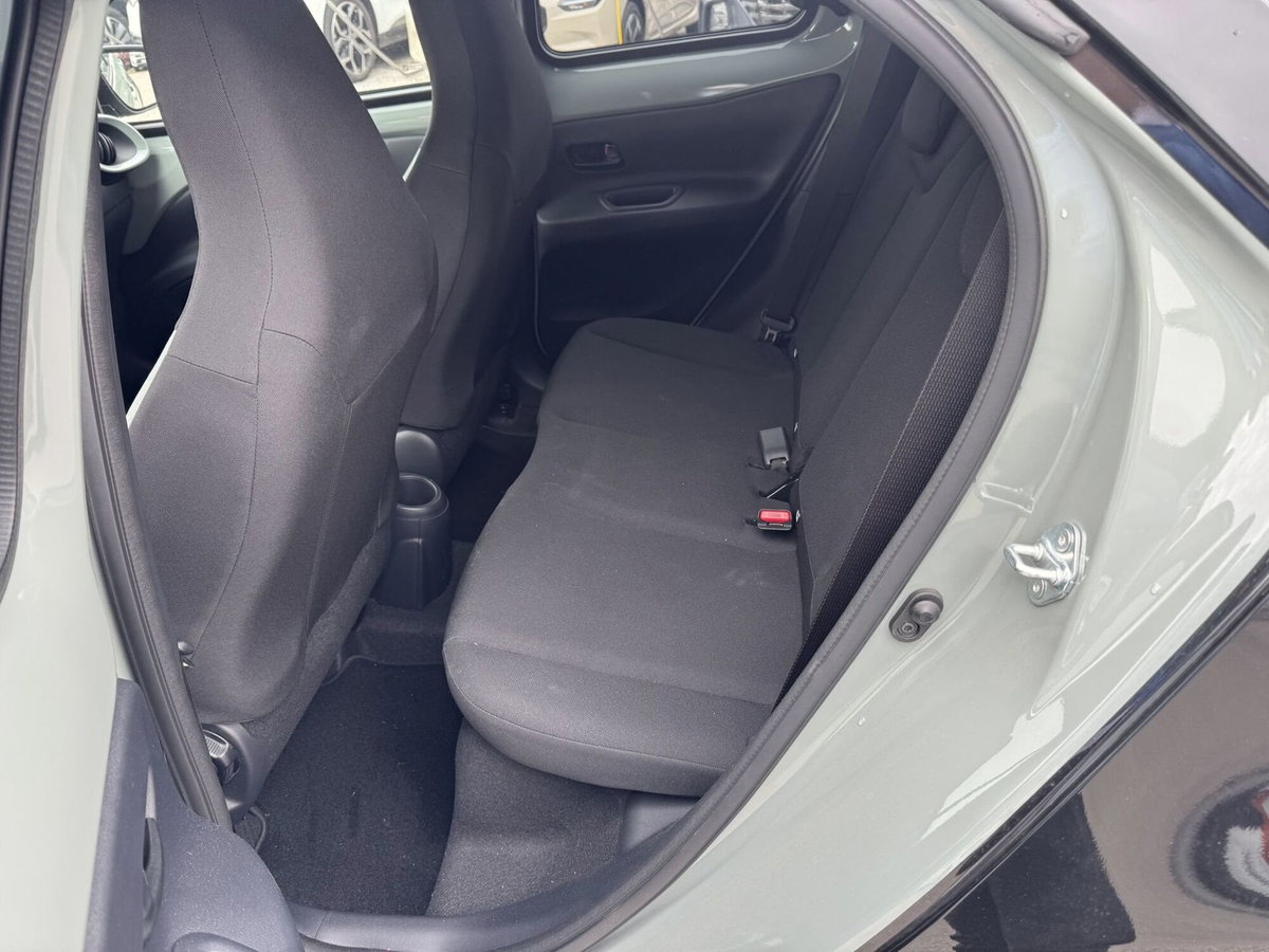 Toyota Aygo X 1.0 Trend 72cv (12)