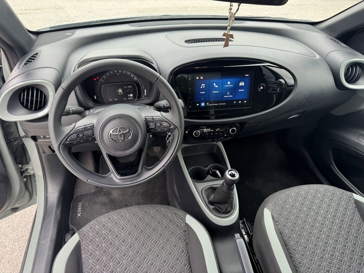 Toyota Aygo X 1.0 Trend 72cv (13)