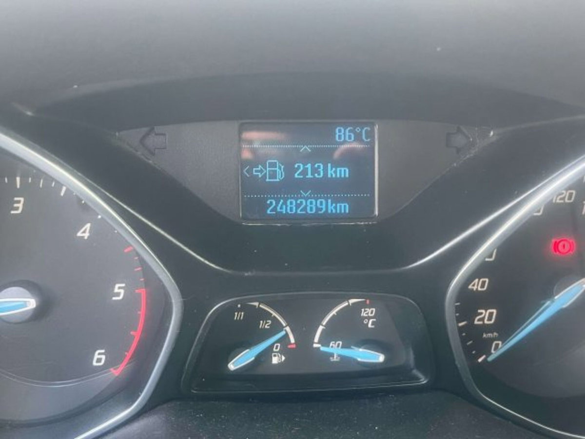 Ford Focus 1.6 TDCi 115 CV Titanium (2)