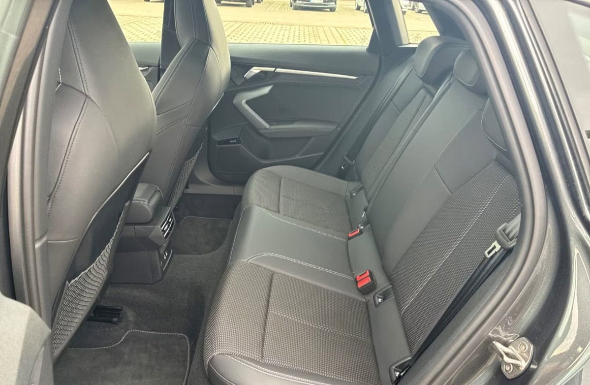 Audi A3 Sportback 35 TFSI S line edition (9)