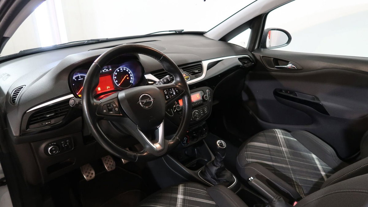 Opel Corsa 1.4 90CV 5 porte b-Color (2)