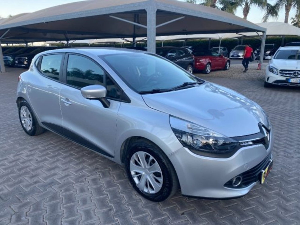 Renault Clio 1.5 dCi 8V 75CV 5 porte Wave (2)