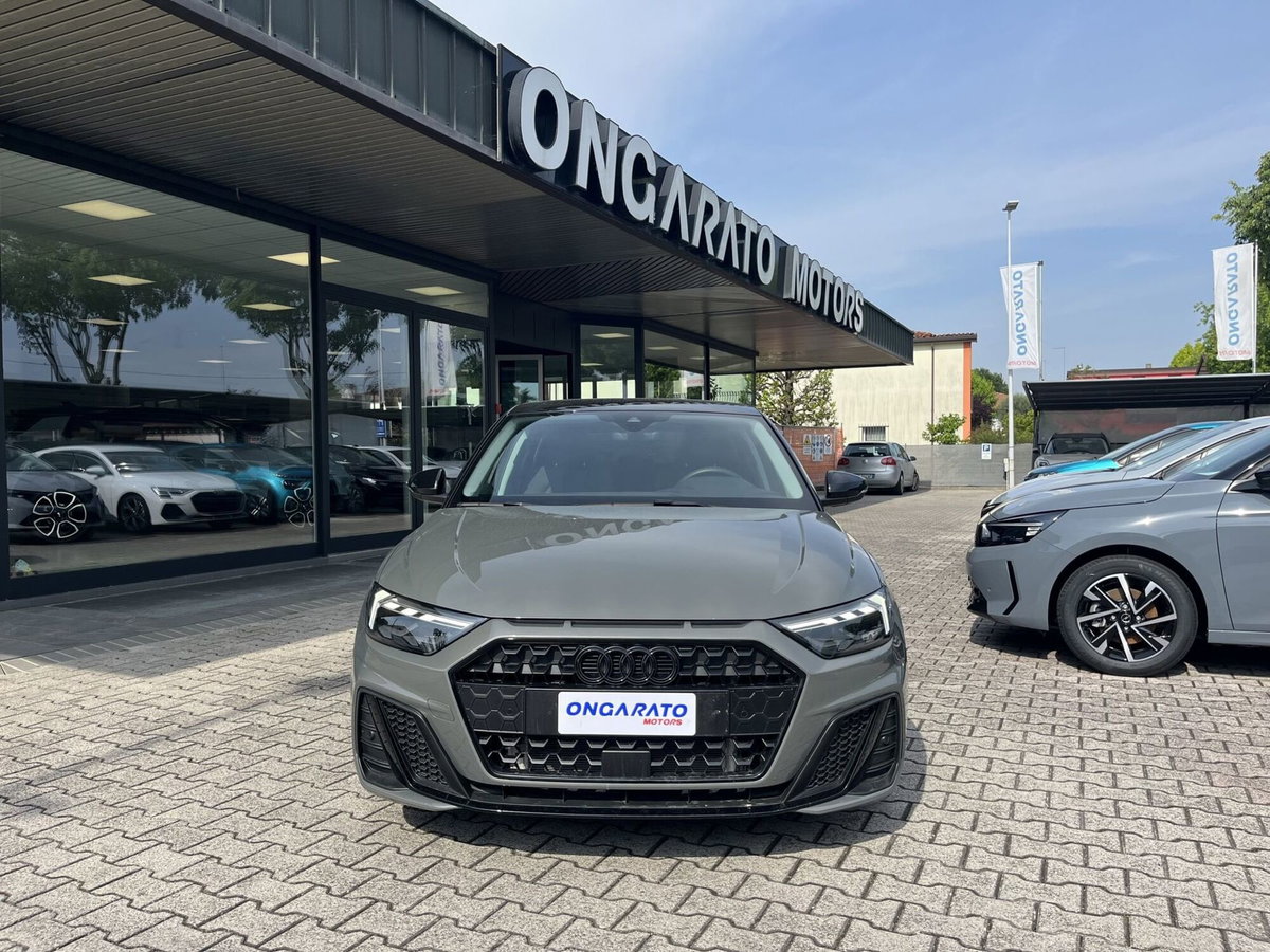 Audi A1 Sportback 30 1.0 tfsi Identity Black 116cv s-tronic (2)