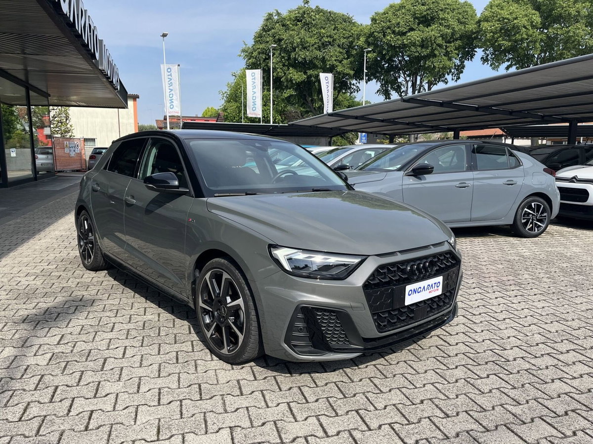 Audi A1 Sportback 30 1.0 tfsi Identity Black 116cv s-tronic (3)