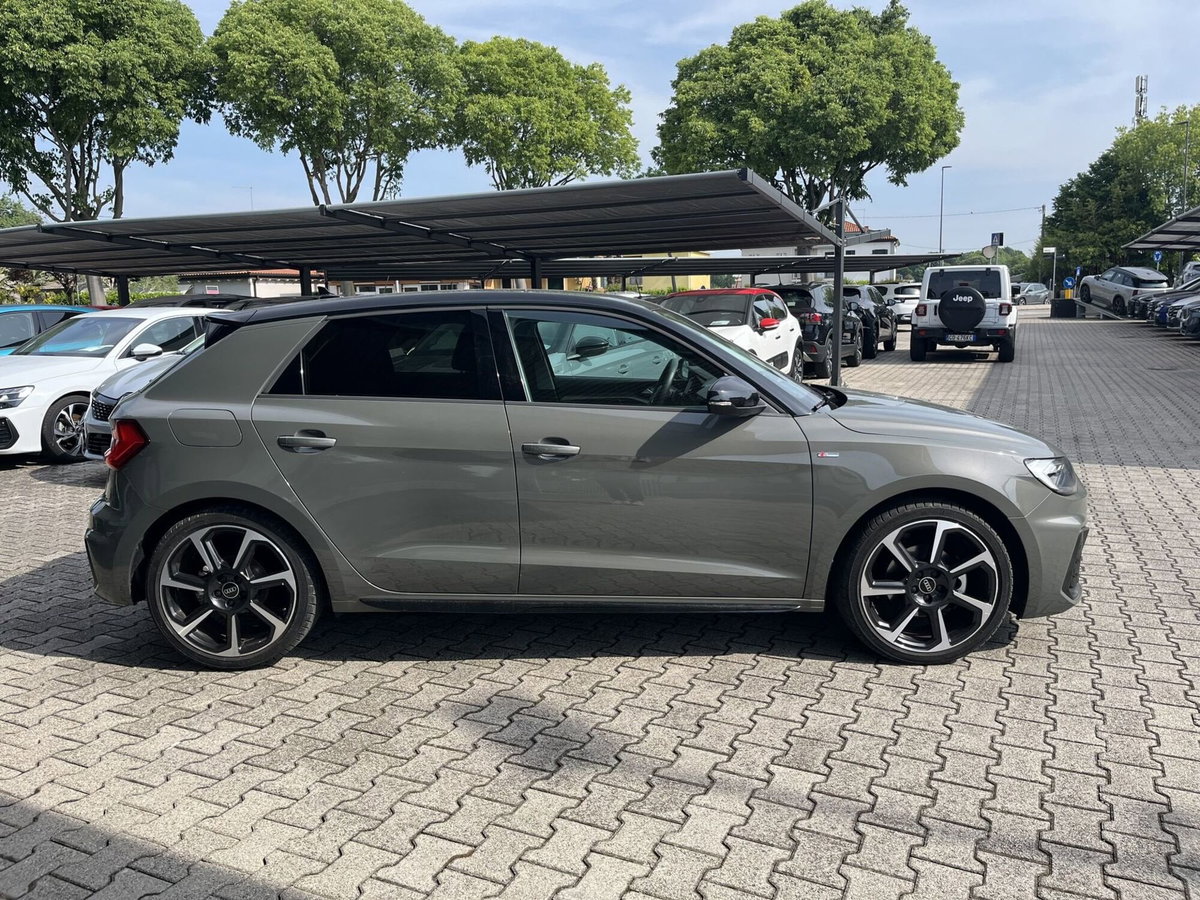 Audi A1 Sportback 30 1.0 tfsi Identity Black 116cv s-tronic (4)