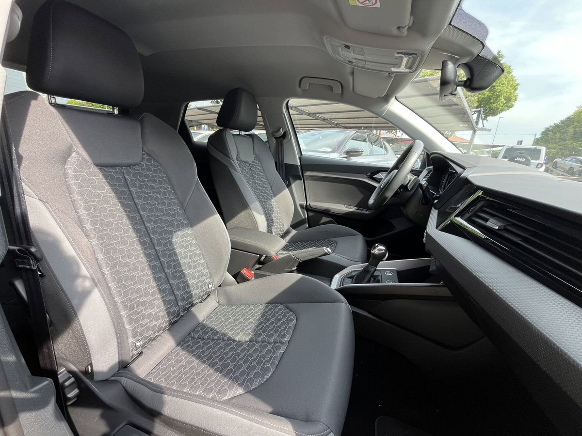 Audi A1 Sportback 30 1.0 tfsi Identity Black 116cv s-tronic (9)