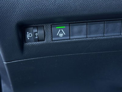 Peugeot 2008 1.2 hybrid Allure 110cv e-dcs6 (18)