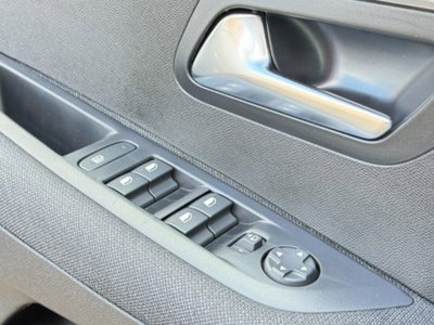 Peugeot 208 1.2 hybrid Active 100cv e-dcs 6 (12)
