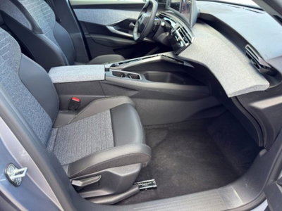 Peugeot 3008 1.2 hybrid Allure 145cv e-dcs6 (8)