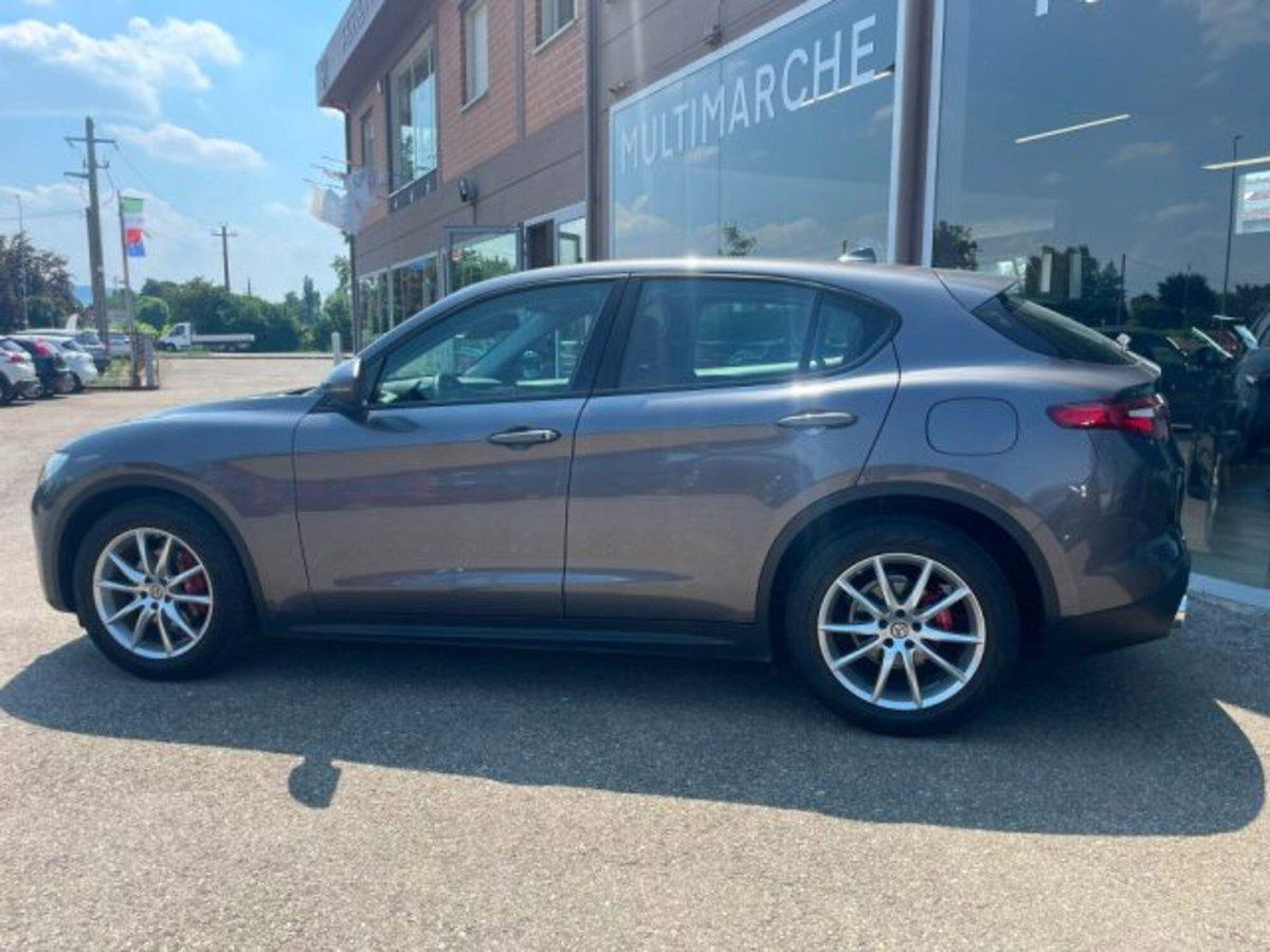 Alfa Romeo Stelvio Stelvio 2.2 Turbodiesel 190 CV AT8 RWD Executive (2)