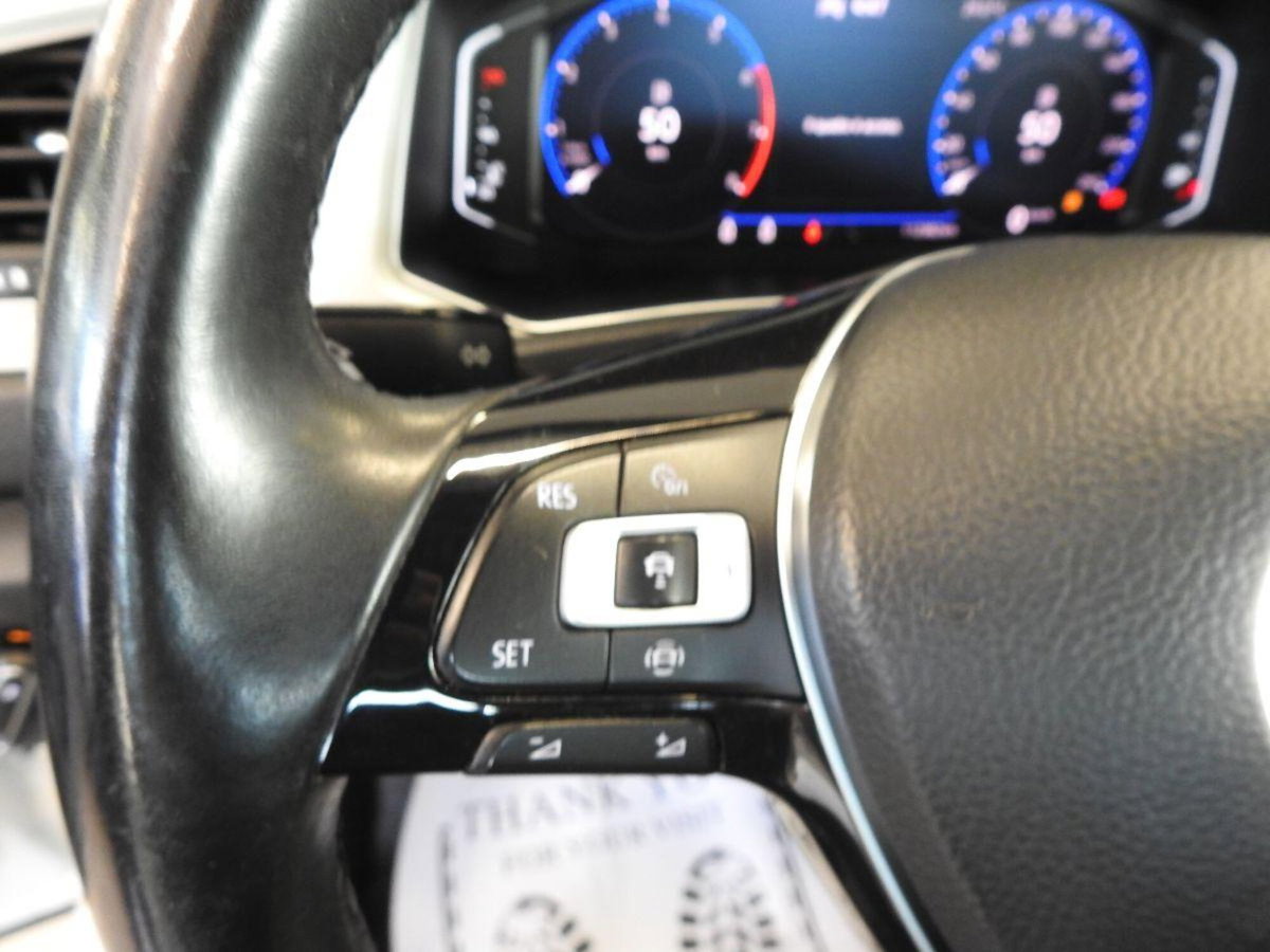 Volkswagen T-Roc 1.0 TSI Style (18)