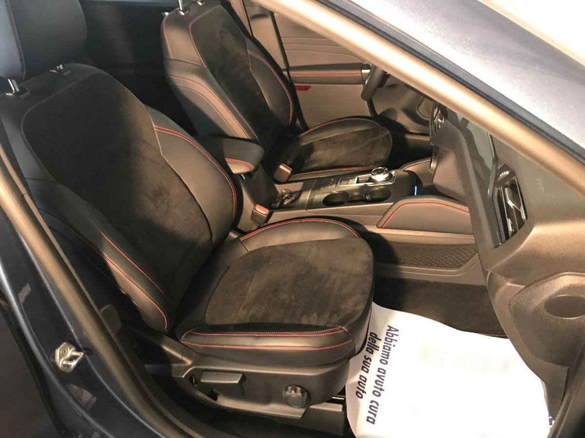 Ford Kuga 2.5 Plug In Hybrid 225 CV CVT 2WD ST-Line X Design (20)