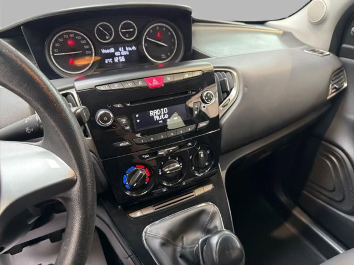Lancia Ypsilon 1.2 69 CV 5 porte Elefantino (10)