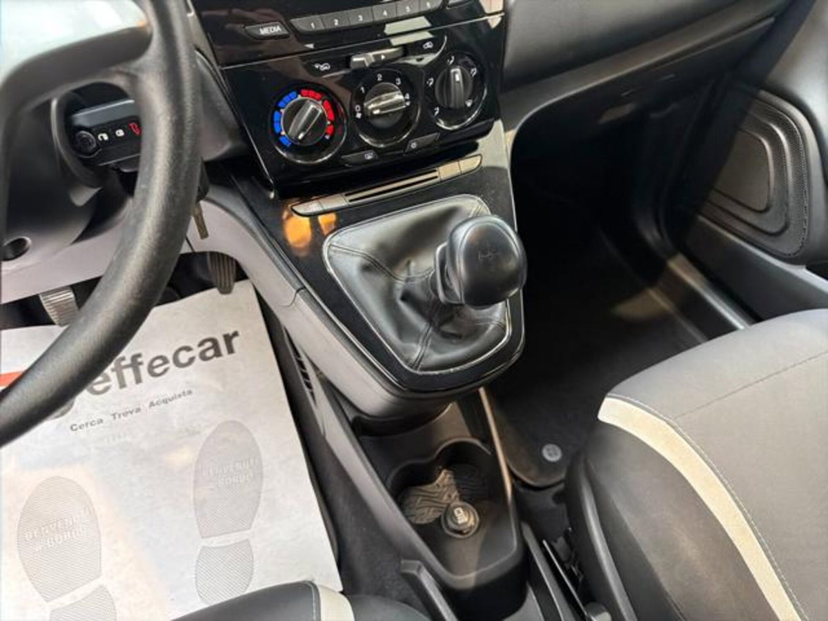 Lancia Ypsilon 1.2 69 CV 5 porte Elefantino (11)
