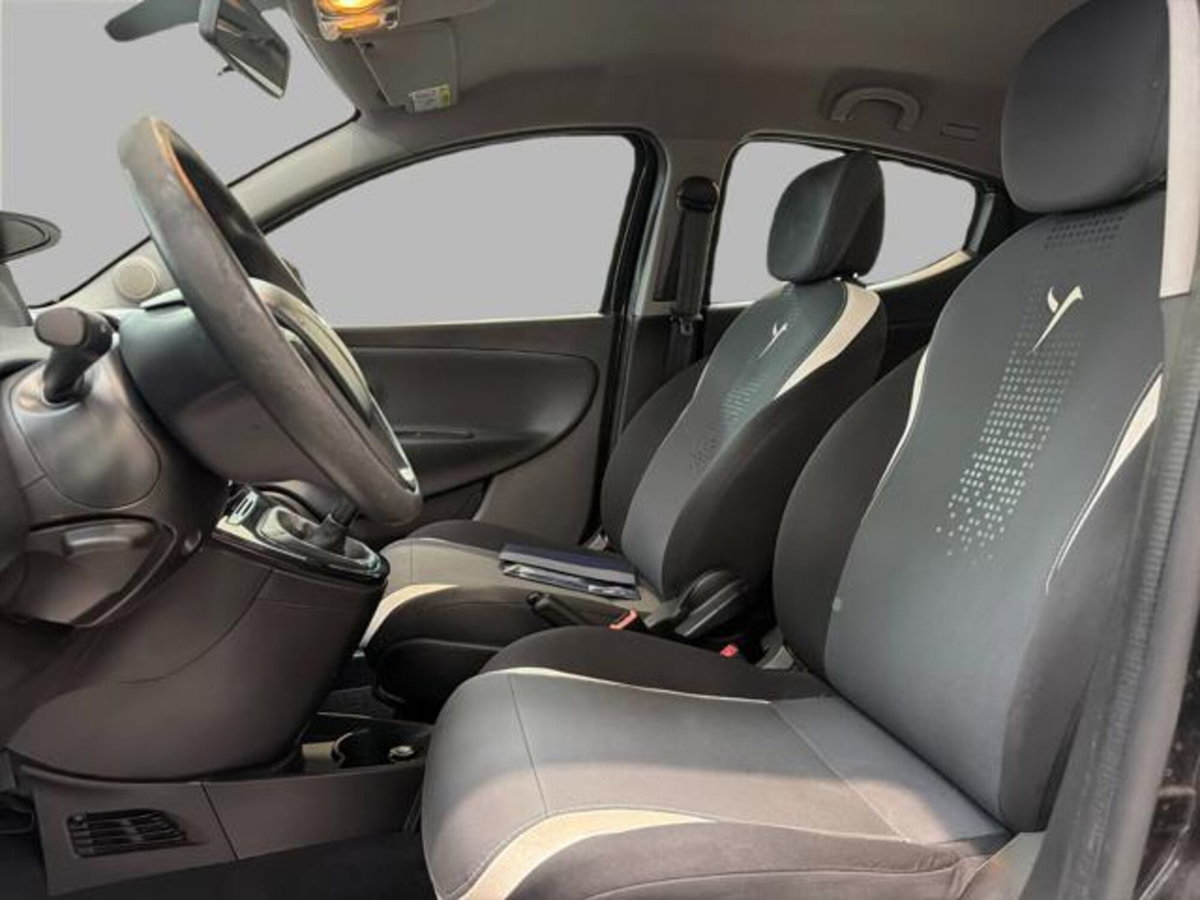 Lancia Ypsilon 1.2 69 CV 5 porte Elefantino (12)