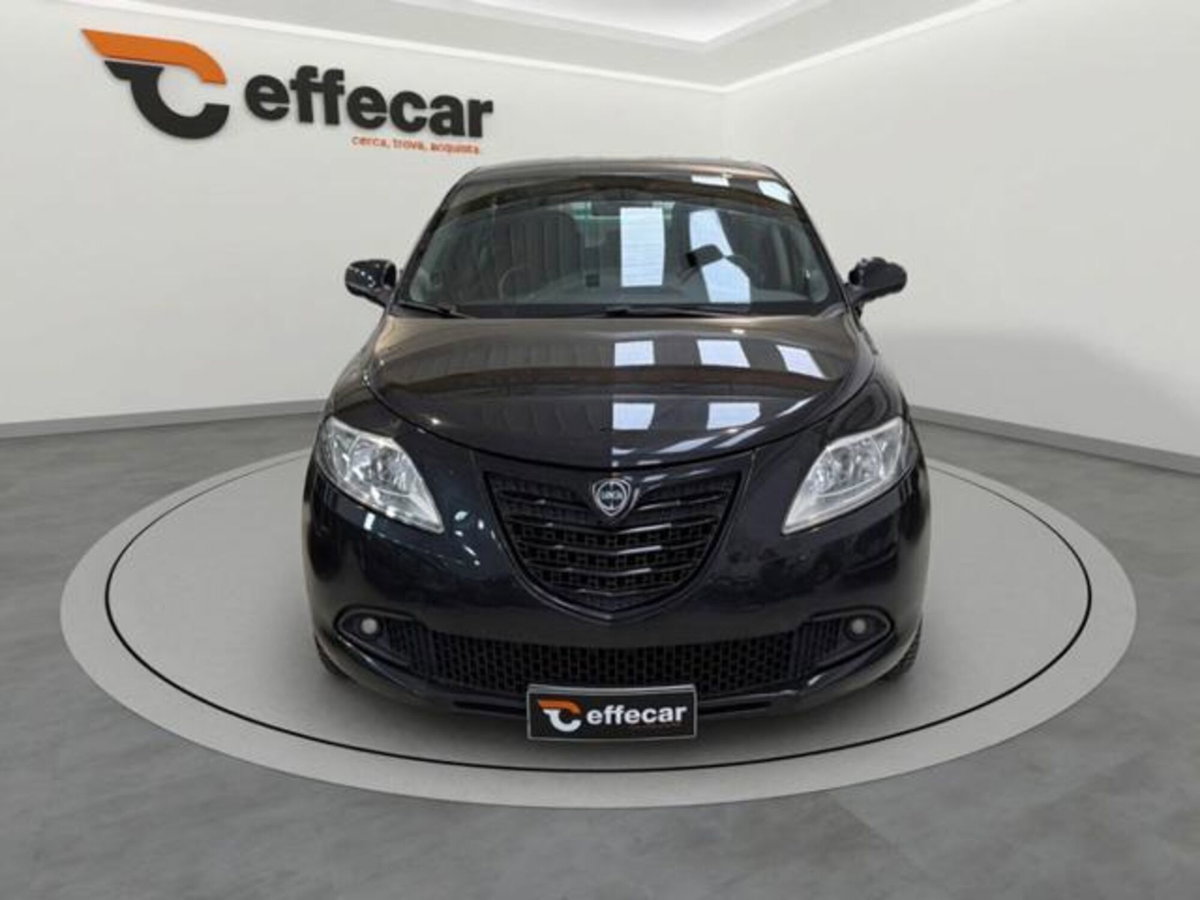 Lancia Ypsilon 1.2 69 CV 5 porte Elefantino (2)