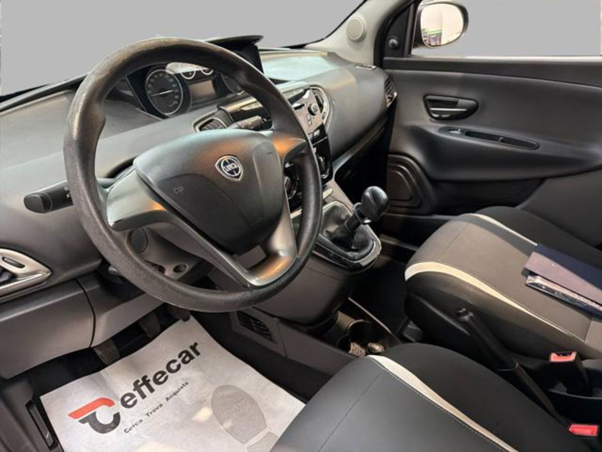 Lancia Ypsilon 1.2 69 CV 5 porte Elefantino (7)