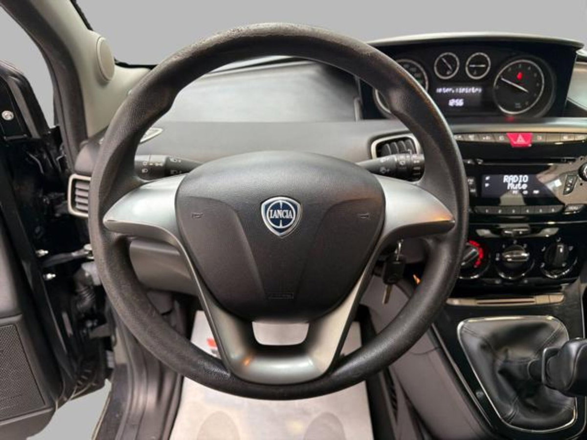 Lancia Ypsilon 1.2 69 CV 5 porte Elefantino (8)