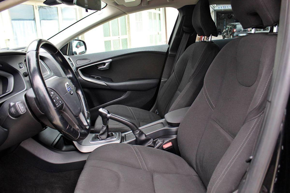 Volvo V40 D2 1.6 Kinetic (10)