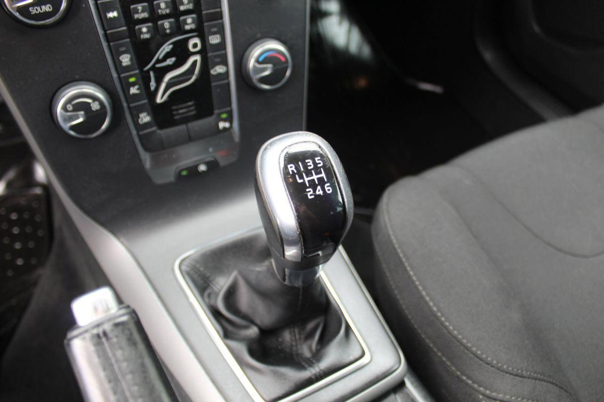 Volvo V40 D2 1.6 Kinetic (19)