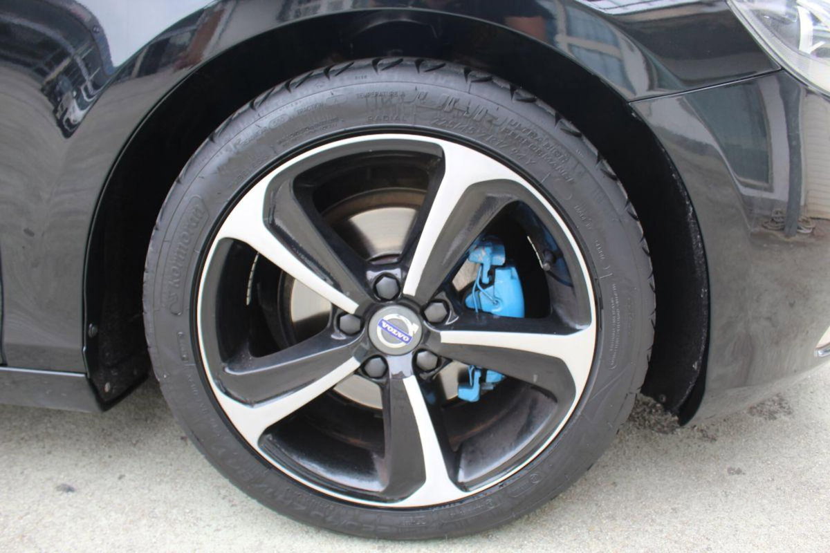 Volvo V40 D2 1.6 Kinetic (4)