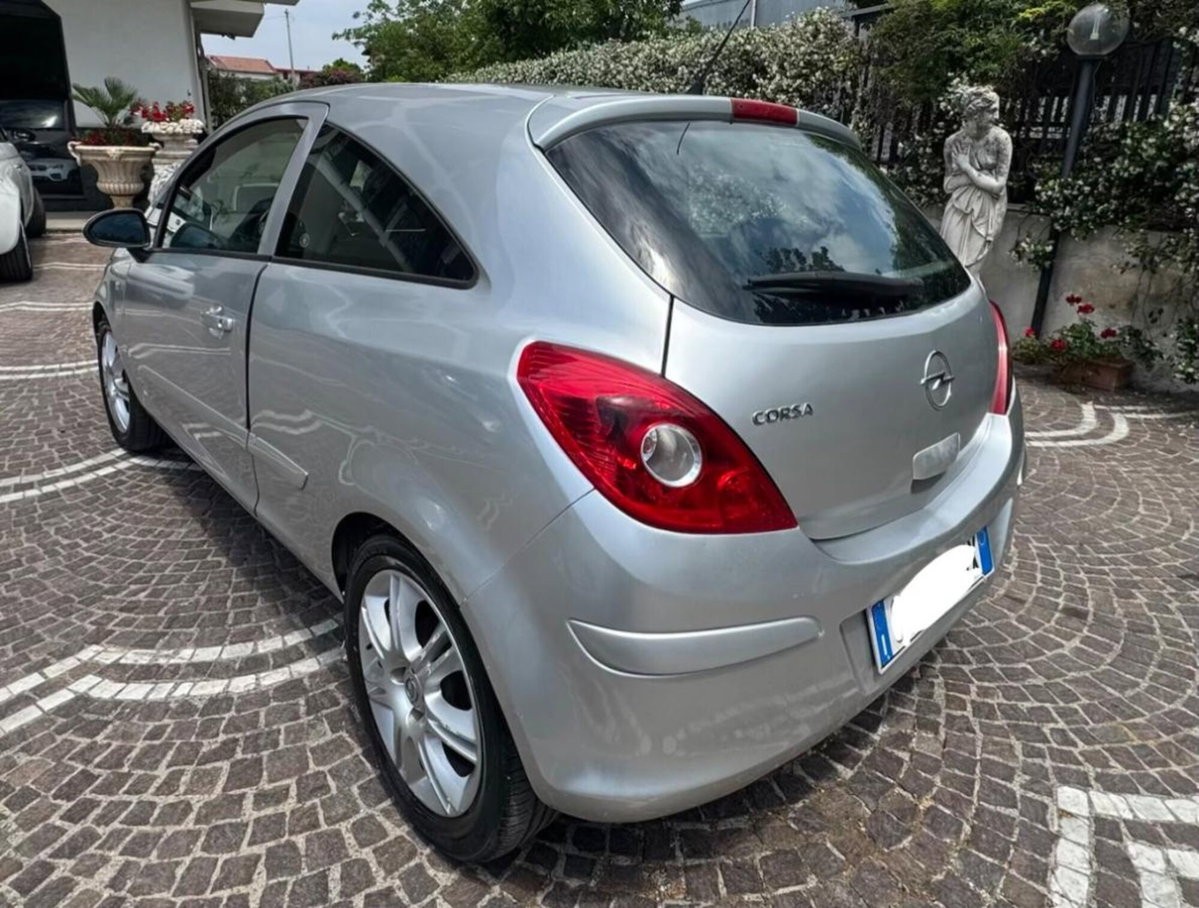 Opel Corsa 1.0 12V 3 porte Enjoy (4)