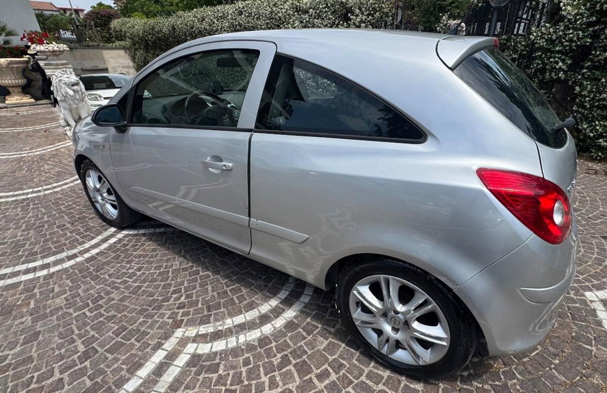 Opel Corsa 1.0 12V 3 porte Enjoy (5)
