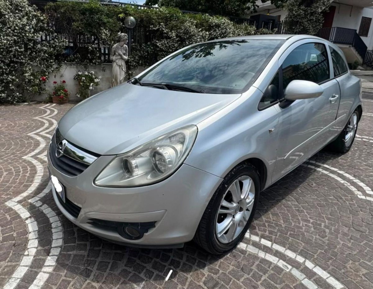 Opel Corsa 1.0 12V 3 porte Enjoy (8)