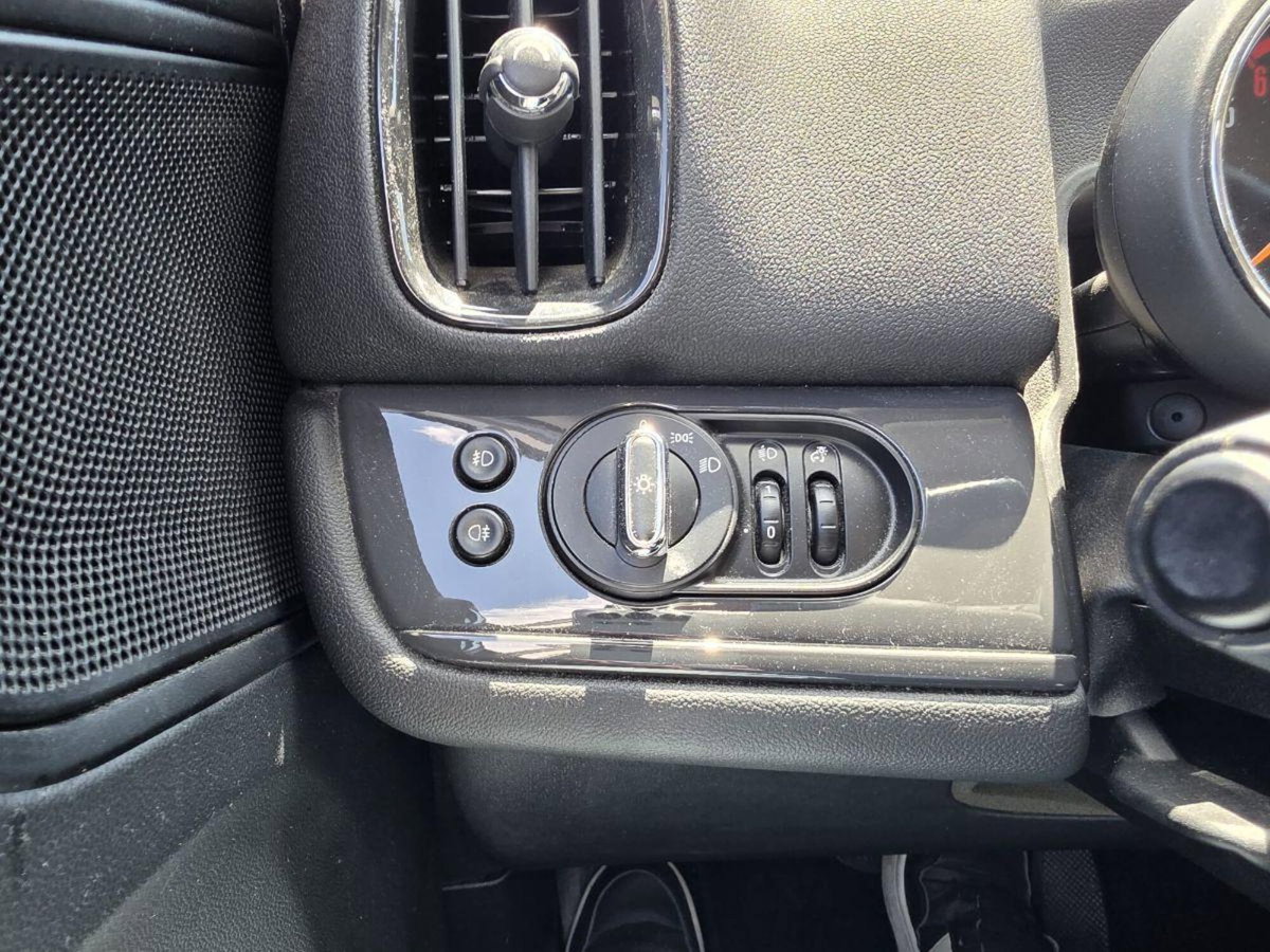 MINI Mini Countryman 2.0 Cooper D Hype Countryman (17)