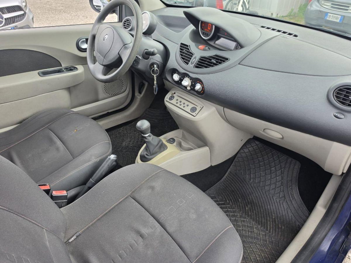 Renault Twingo 1.5 dCi 65CV Confort (10)