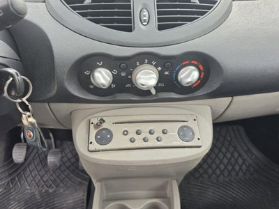Renault Twingo 1.5 dCi 65CV Confort (16)