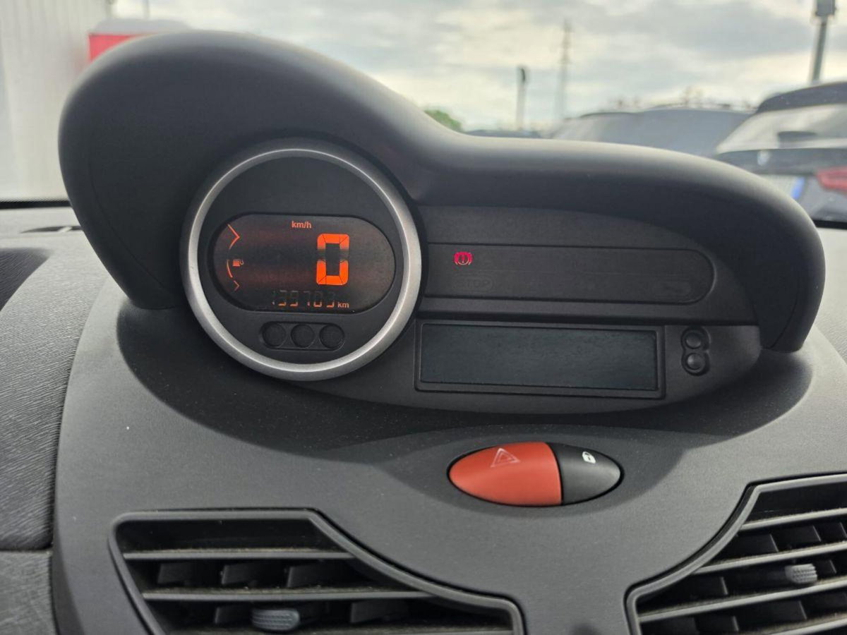 Renault Twingo 1.5 dCi 65CV Confort (17)