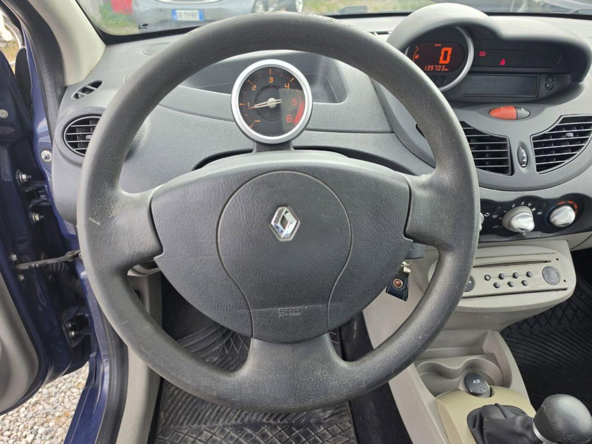 Renault Twingo 1.5 dCi 65CV Confort (18)