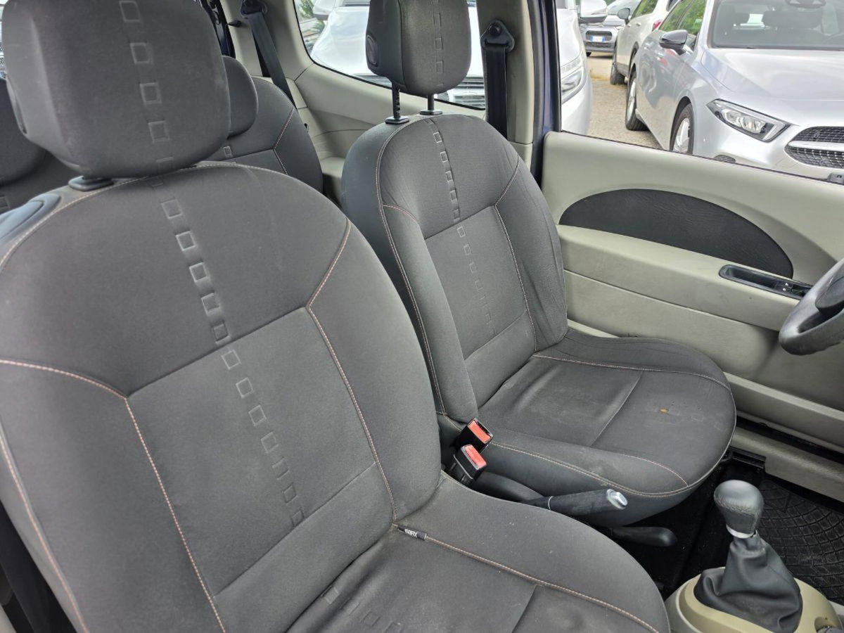 Renault Twingo 1.5 dCi 65CV Confort (19)