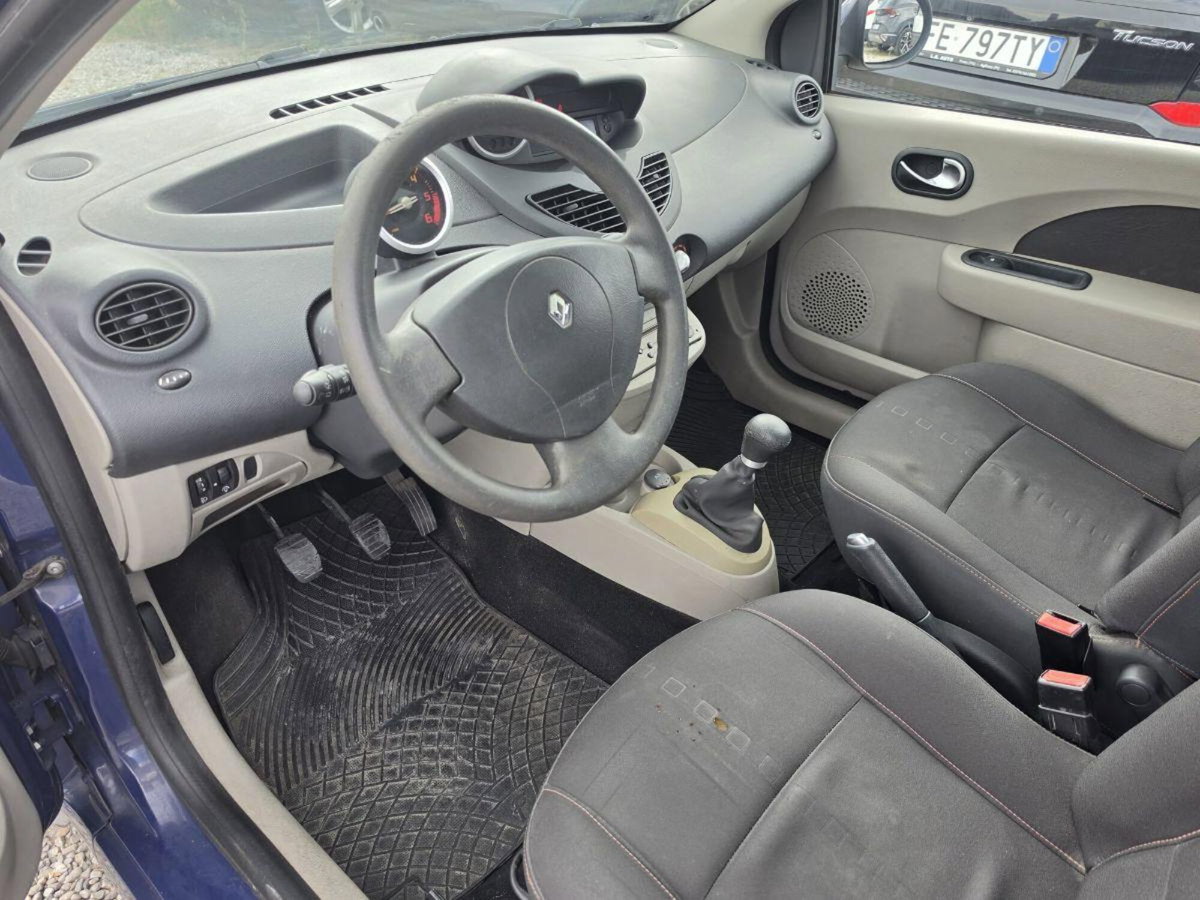 Renault Twingo 1.5 dCi 65CV Confort (7)
