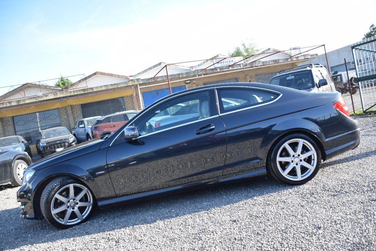 Mercedes-Benz Classe C Coupé 220 CDI Coupé Avantgarde (17)