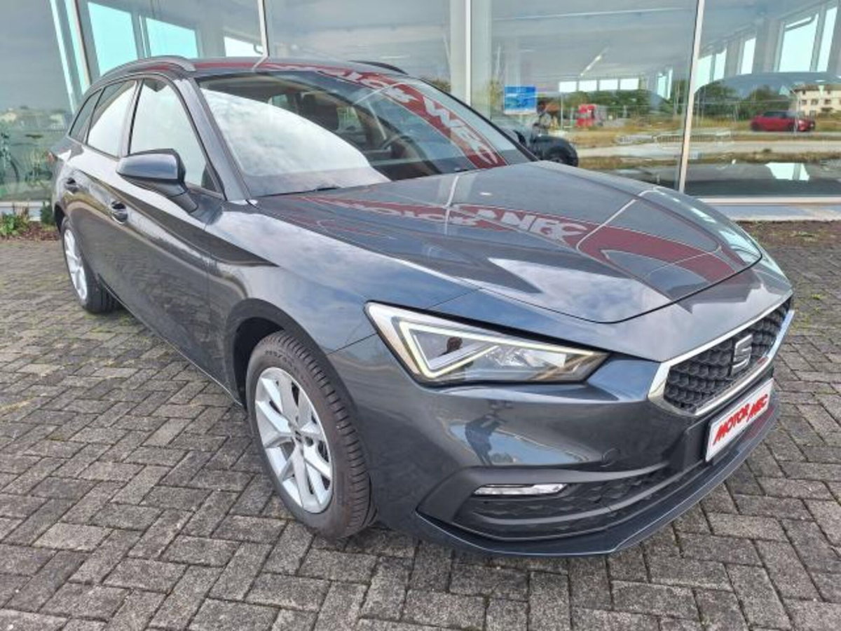SEAT Leon ST Sportstourer 1.5 eTSI 150 CV DSG Business (2)