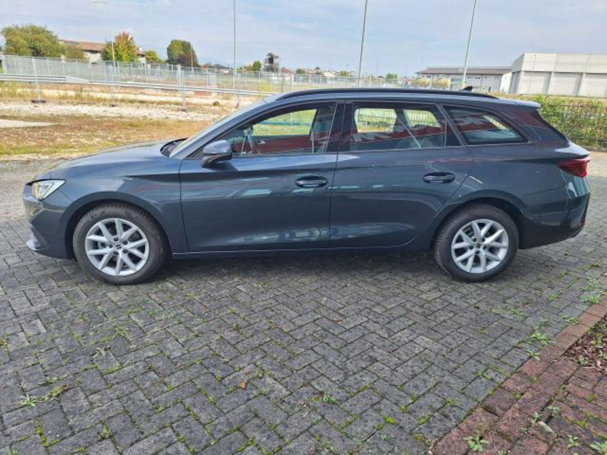 SEAT Leon ST Sportstourer 1.5 eTSI 150 CV DSG Business (4)
