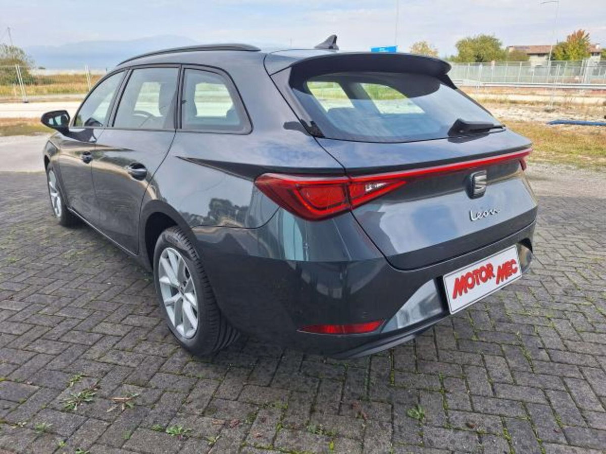 SEAT Leon ST Sportstourer 1.5 eTSI 150 CV DSG Business (5)