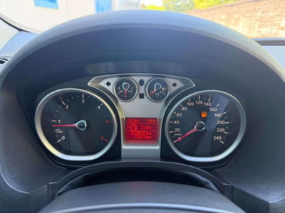 Ford Kuga 2.0 TDCi 140 CV 2WD DPF (13)