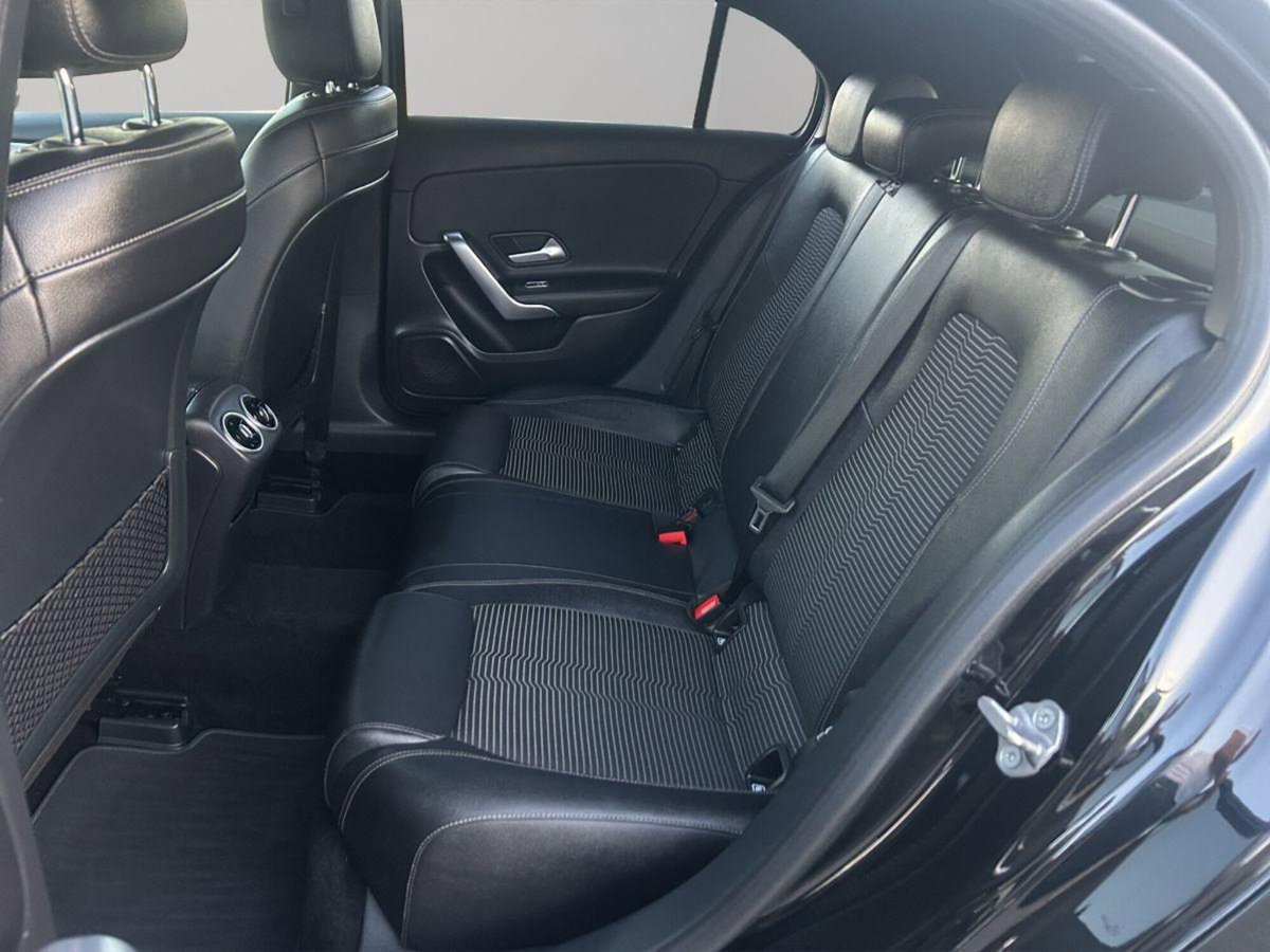 Mercedes-Benz Classe A Sedan 180 d Automatic 4p. Premium (13)